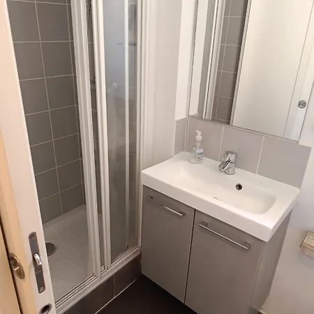 Buttes Chaumont Apartment Paris