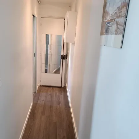 Buttes Chaumont Apartment Paris