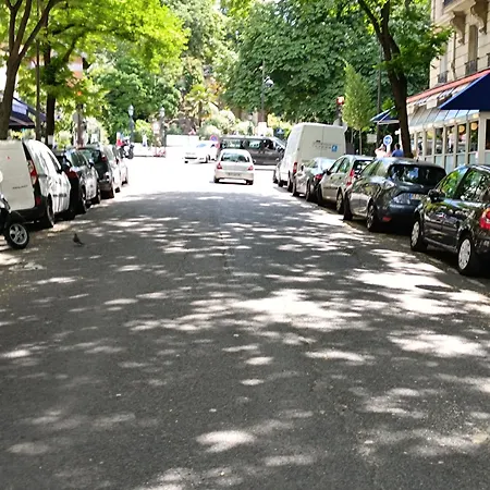 Buttes Chaumont Apartment Paris